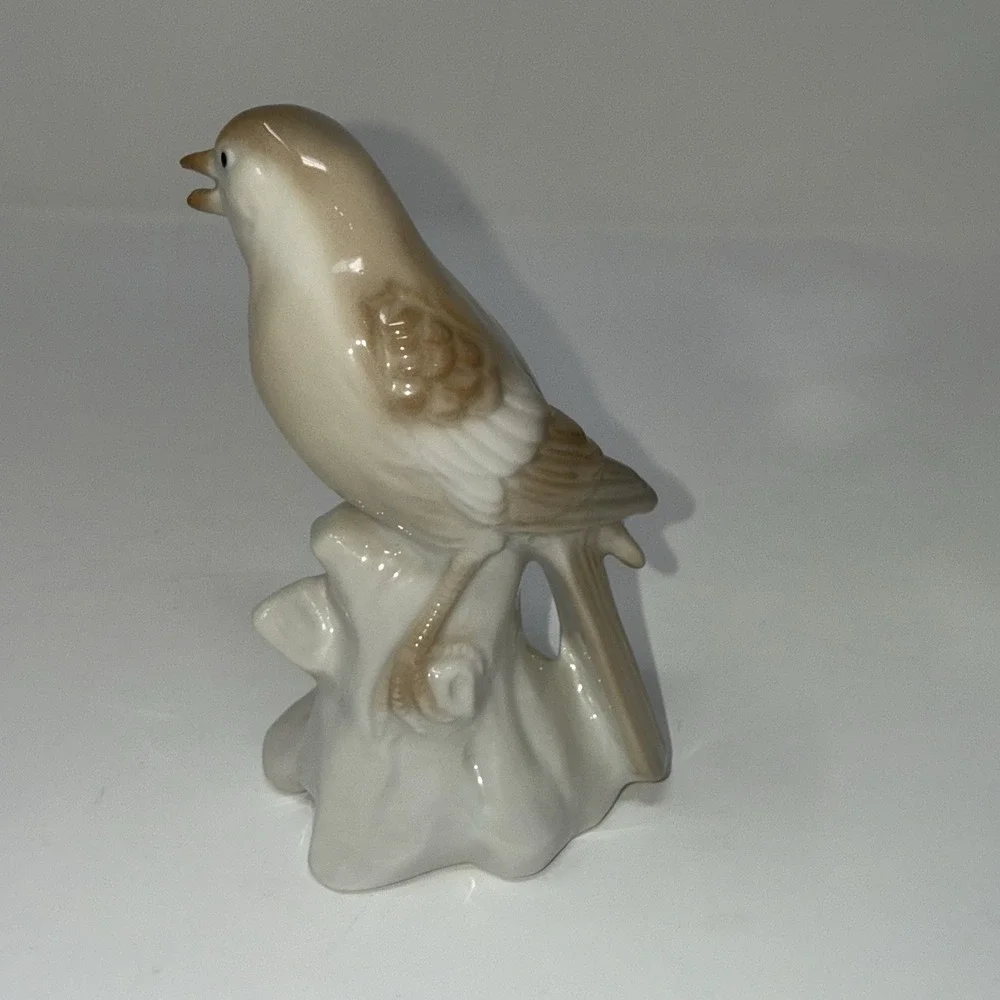 Vintage Otagiri Grey White Japanese Porcelain Sparrow Bird Figurine Song Tweet